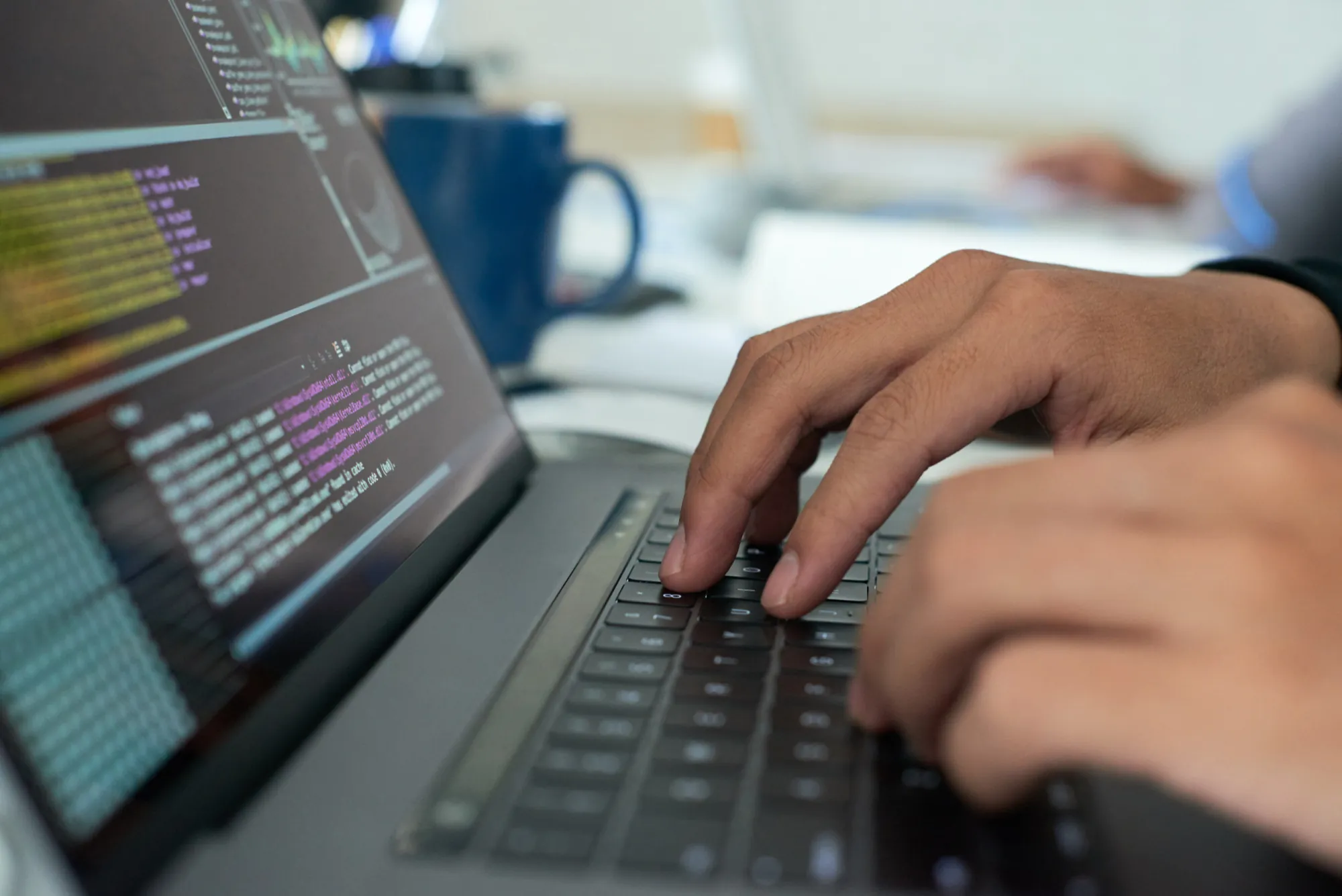 Ambientes híbridos em bancos de dados: o segredo para unir segurança, performance e economia